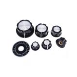 MF-A03 knoflík plastový, průměr 28mm, osa 6,4mm, černo/stříbrný